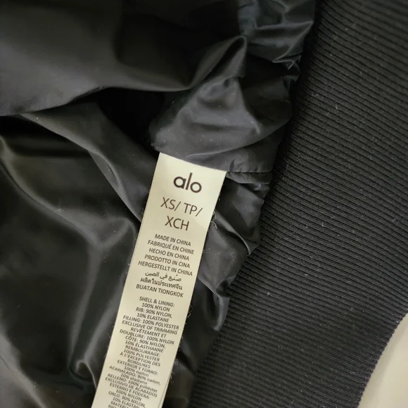 ALO Yoga snowrider puffer jacket - Picture 12 of 15